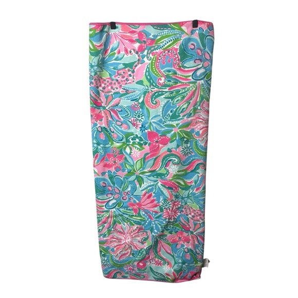 Lilly Pulitzer Oversized Beach Lounge
Towel, 40 x 72 - Picture 3 of 8